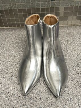 LIFESTRIDE SILVER METALLIC MAYA ANKLE BOOTS KITTEN HEEL SIZE 10 / 41 NEW